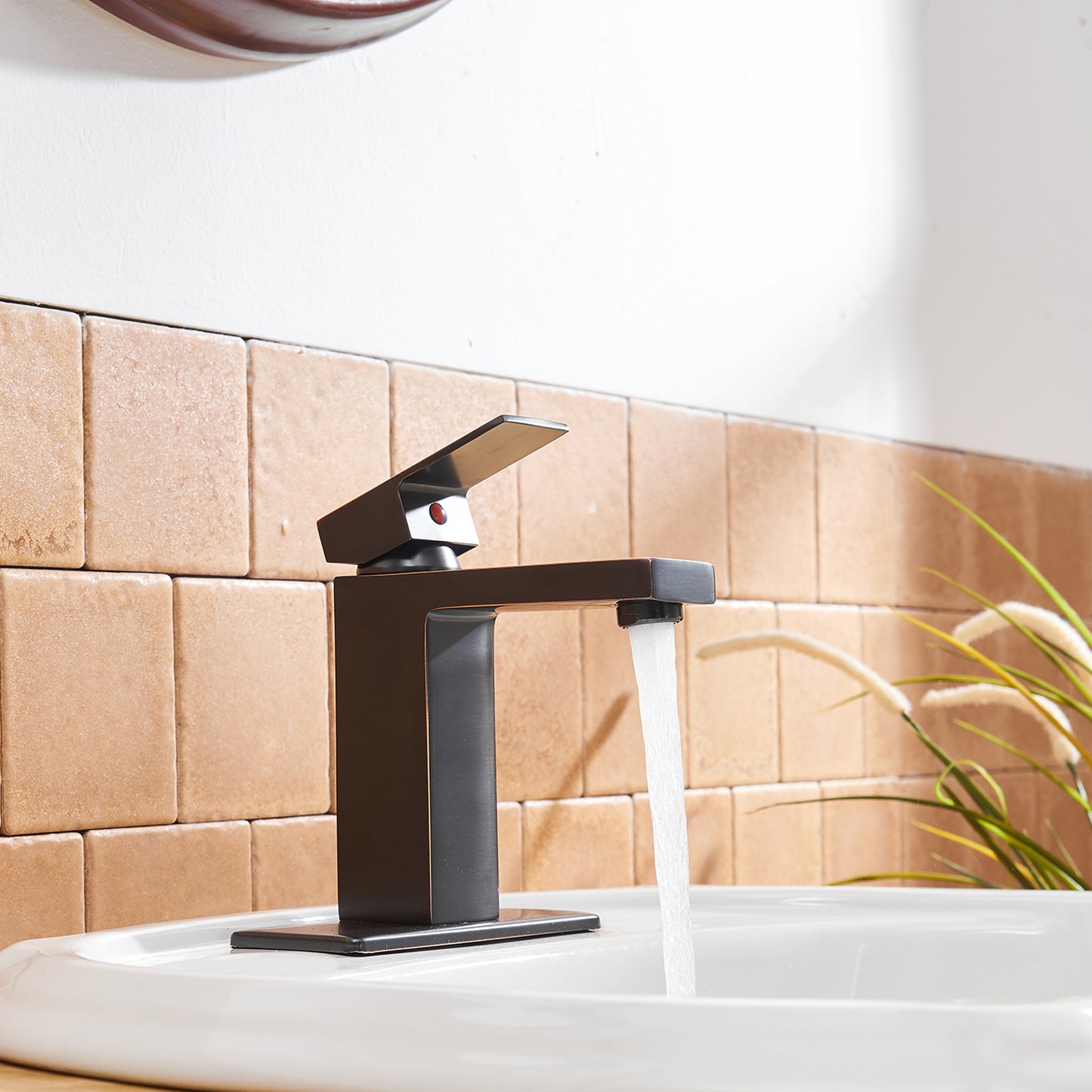 Single-Handle Low-Arc Oil Rubbed Bronze Bathroom Faucet with Easy Installation