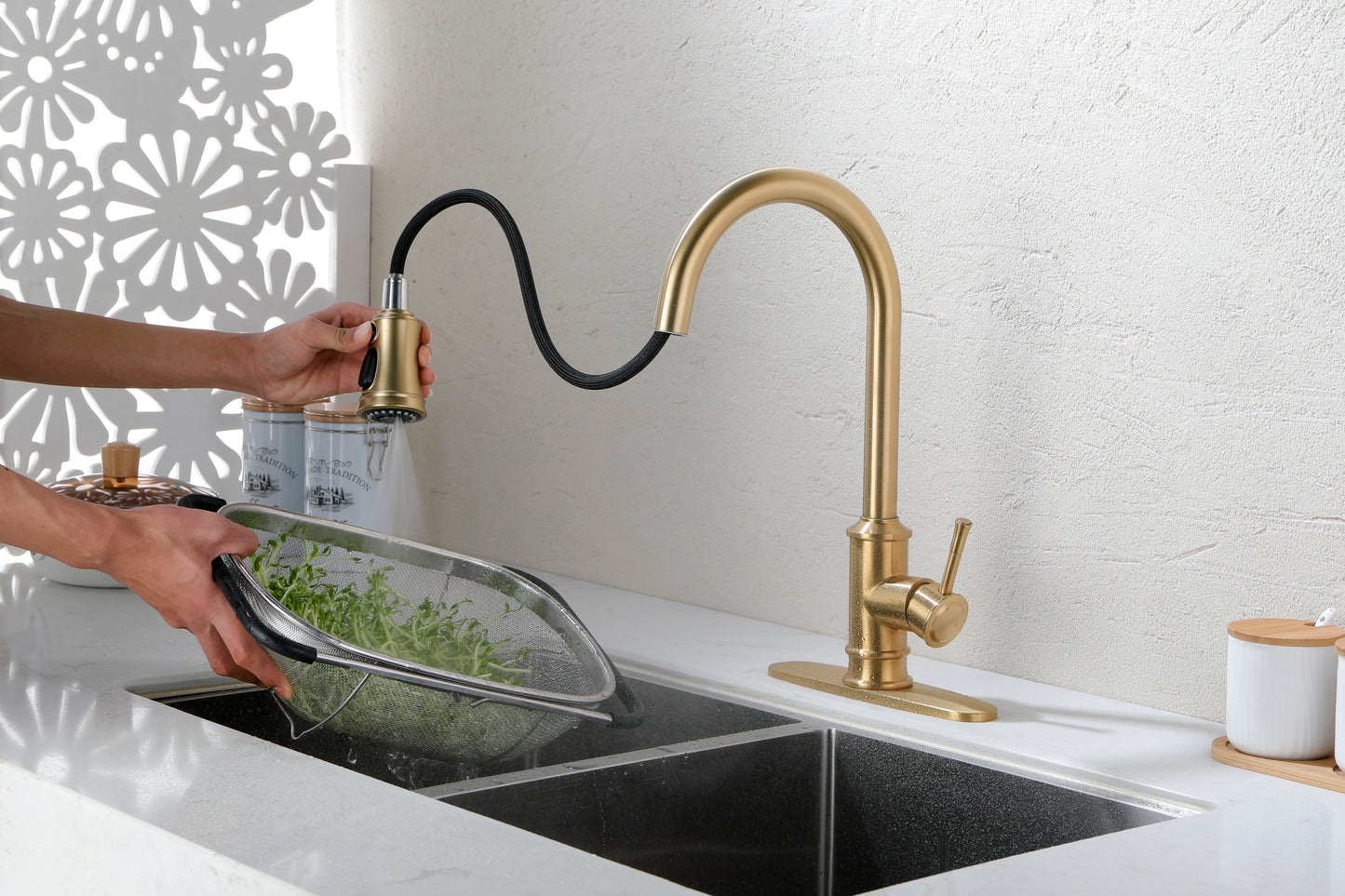 Single Handle High Arc Brushed Nickel Pull Out Kitchen Faucet,
Single Level Stainless Steel Kitchen Sink Faucets with 
Pull Down Sprayer