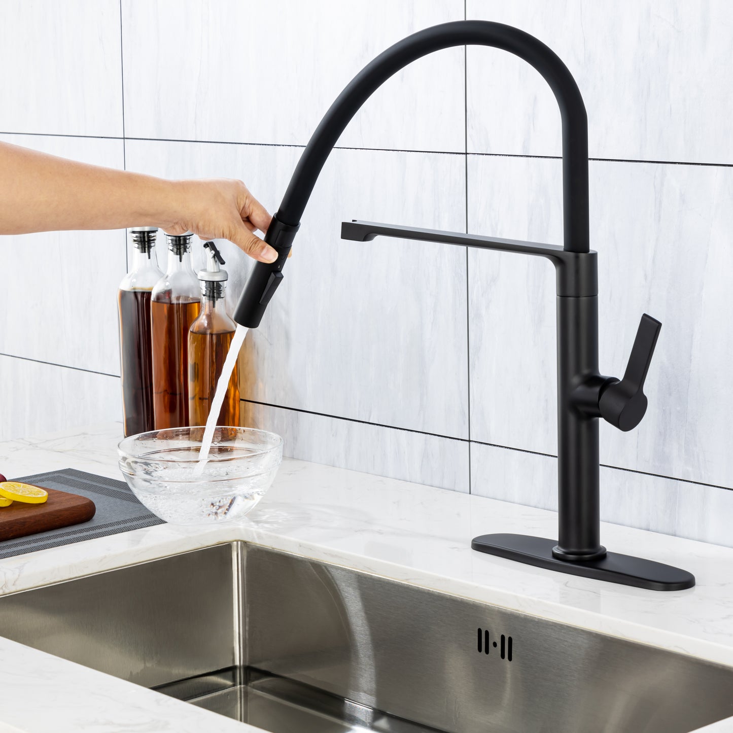 Pull-Down Kitchen Faucet with Two Functional Sprayer, Commercial Single Handle Single Lever Kitchen Sink Faucet with Magnetic Docking Spray Head, Quick Easy Installed Water Faucet