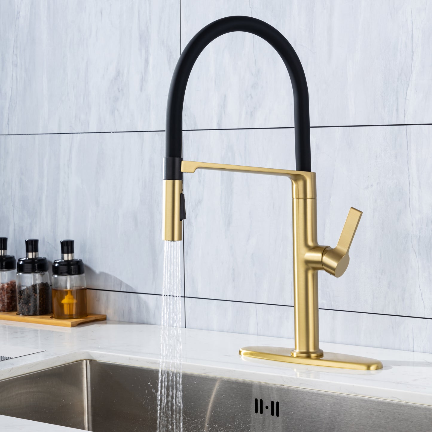 Pull-Down Kitchen Faucet with Two Functional Sprayer, Commercial Single Handle Single Lever Kitchen Sink Faucet with Magnetic Docking Spray Head, Quick Easy Installed Water Faucet