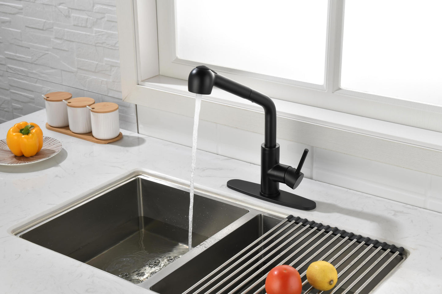 Matte Black Kitchen Faucets with Pull Down Sprayer, Single Handle Kitchen Sink Faucet with Pull Out Sprayer