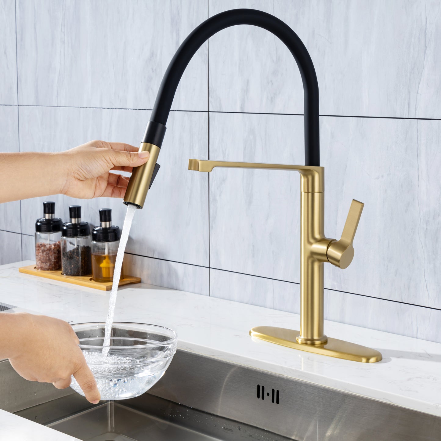 Pull-Down Kitchen Faucet with Two Functional Sprayer, Commercial Single Handle Single Lever Kitchen Sink Faucet with Magnetic Docking Spray Head, Quick Easy Installed Water Faucet