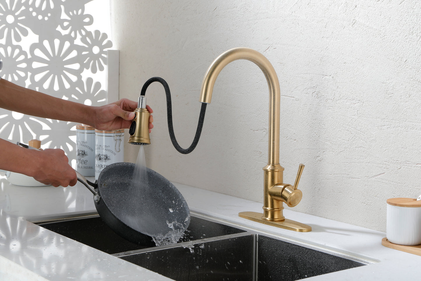 Kitchen Faucet with Pull Out Spraye