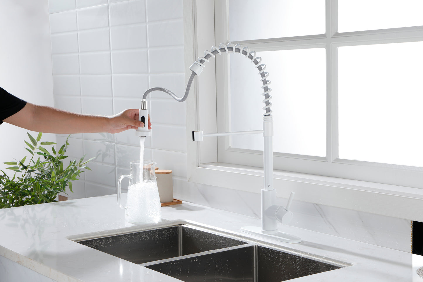 Kitchen Faucet with Pull Out Spraye