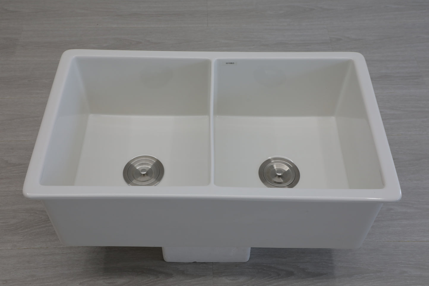 Versatile 32-Inch White Ceramic Double Bowl Kitchen Sink