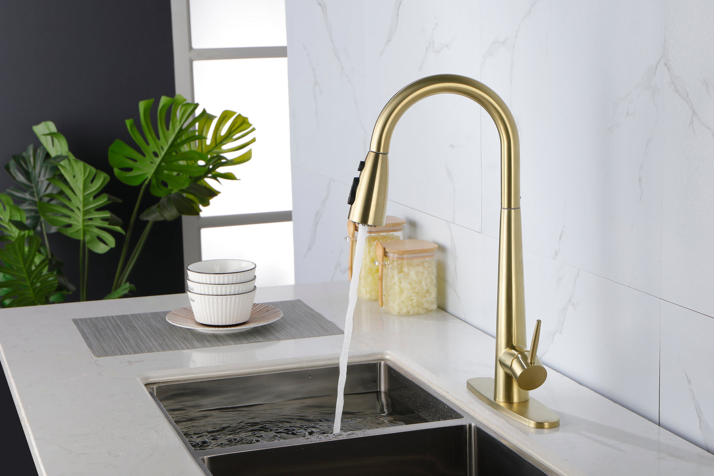 Gold Kitchen Faucets with Pull Down Sprayer, Kitchen Sink Faucet with Pull Out Sprayer, Fingerprint Resistant, Single Hole Deck Mount, Single Handle Copper Kitchen Faucet,