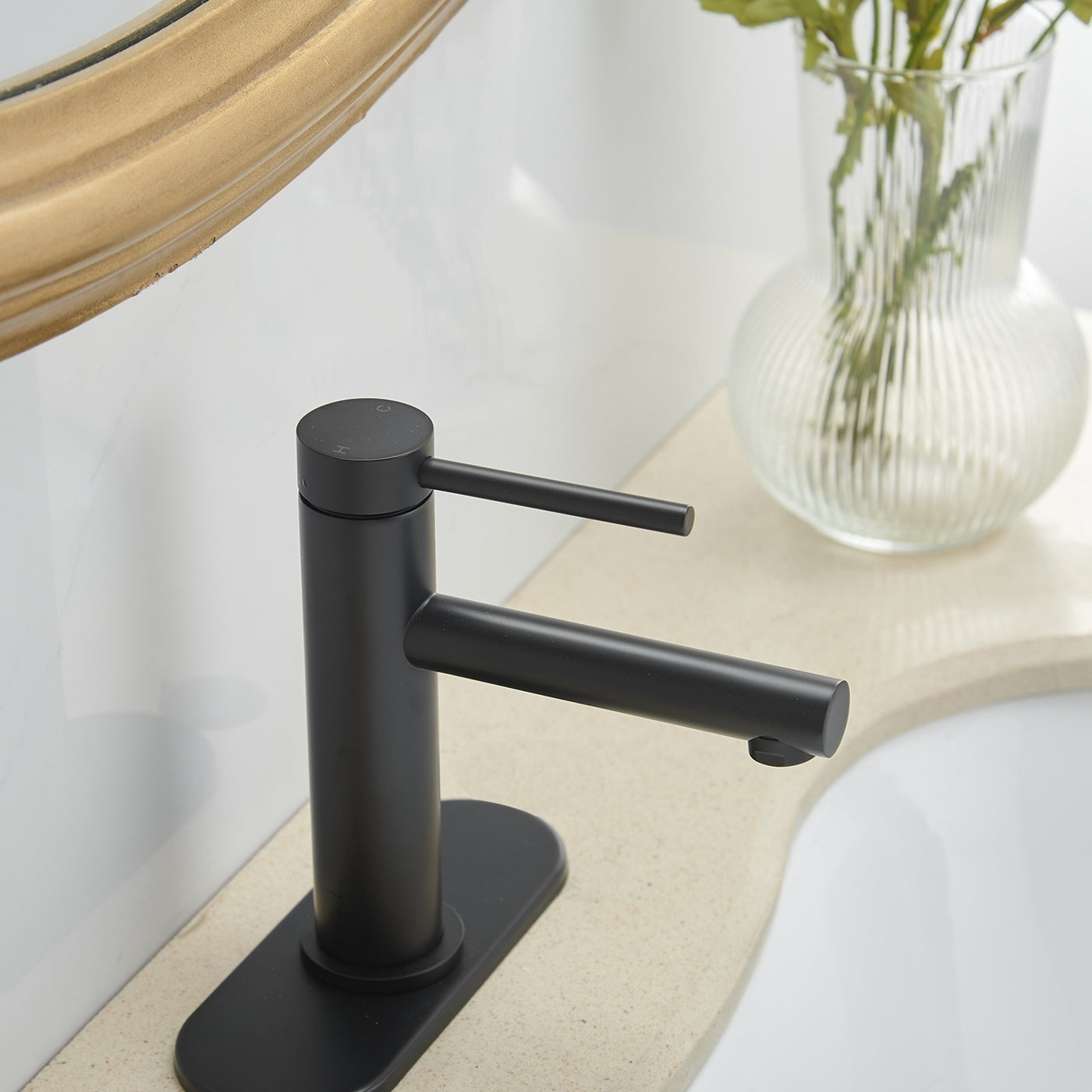 Matte Black Single-Handle Bathroom Faucet with Single Hole