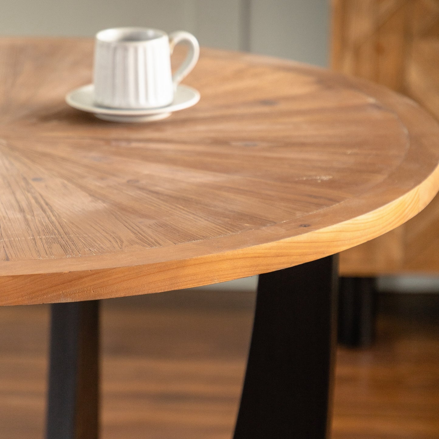 Scattered Pattern Retro Round Coffee Table with Cedar Legs