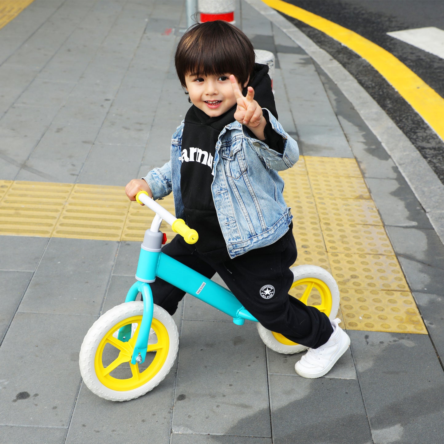 Adjustable Height Kids Balance Bike with Carbon Steel Frame and PE Tires - Suitable for 2-6 Years