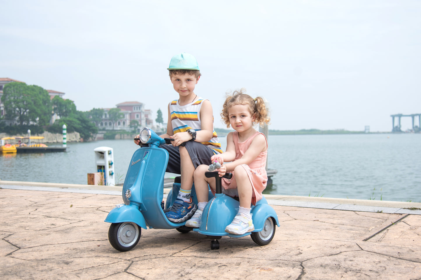 6V LICENSED Vespa Scooter Motorcycle with Side Car for kids, Blue