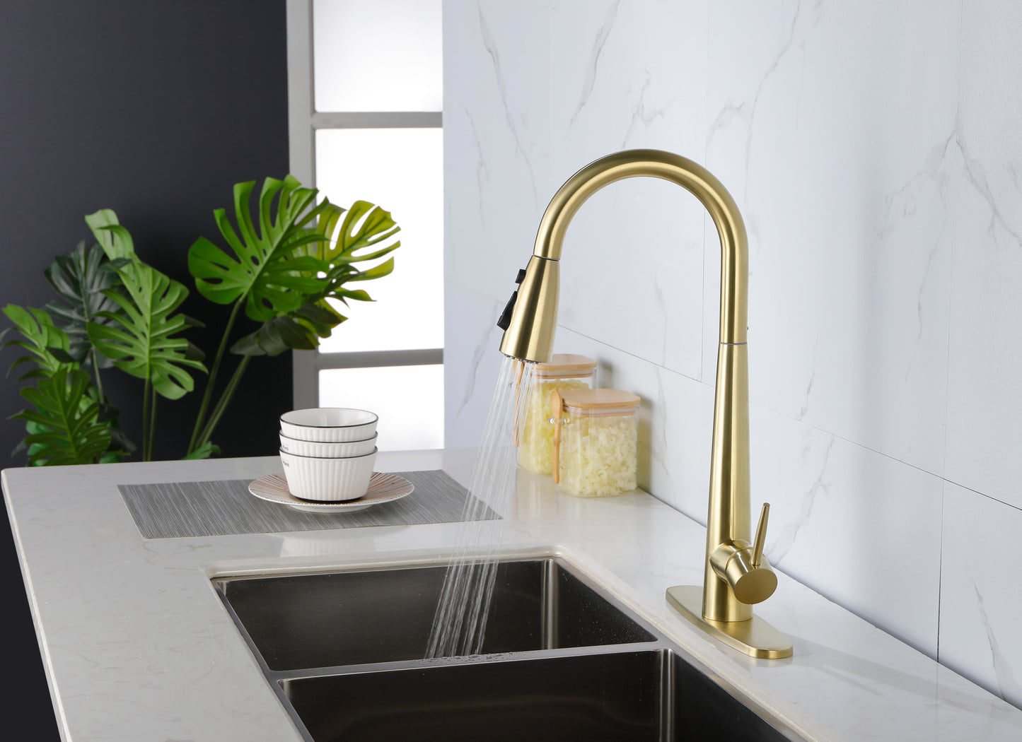 Gold Kitchen Faucets with Pull Down Sprayer, Kitchen Sink Faucet with Pull Out Sprayer, Fingerprint Resistant, Single Hole Deck Mount, Single Handle Copper Kitchen Faucet,