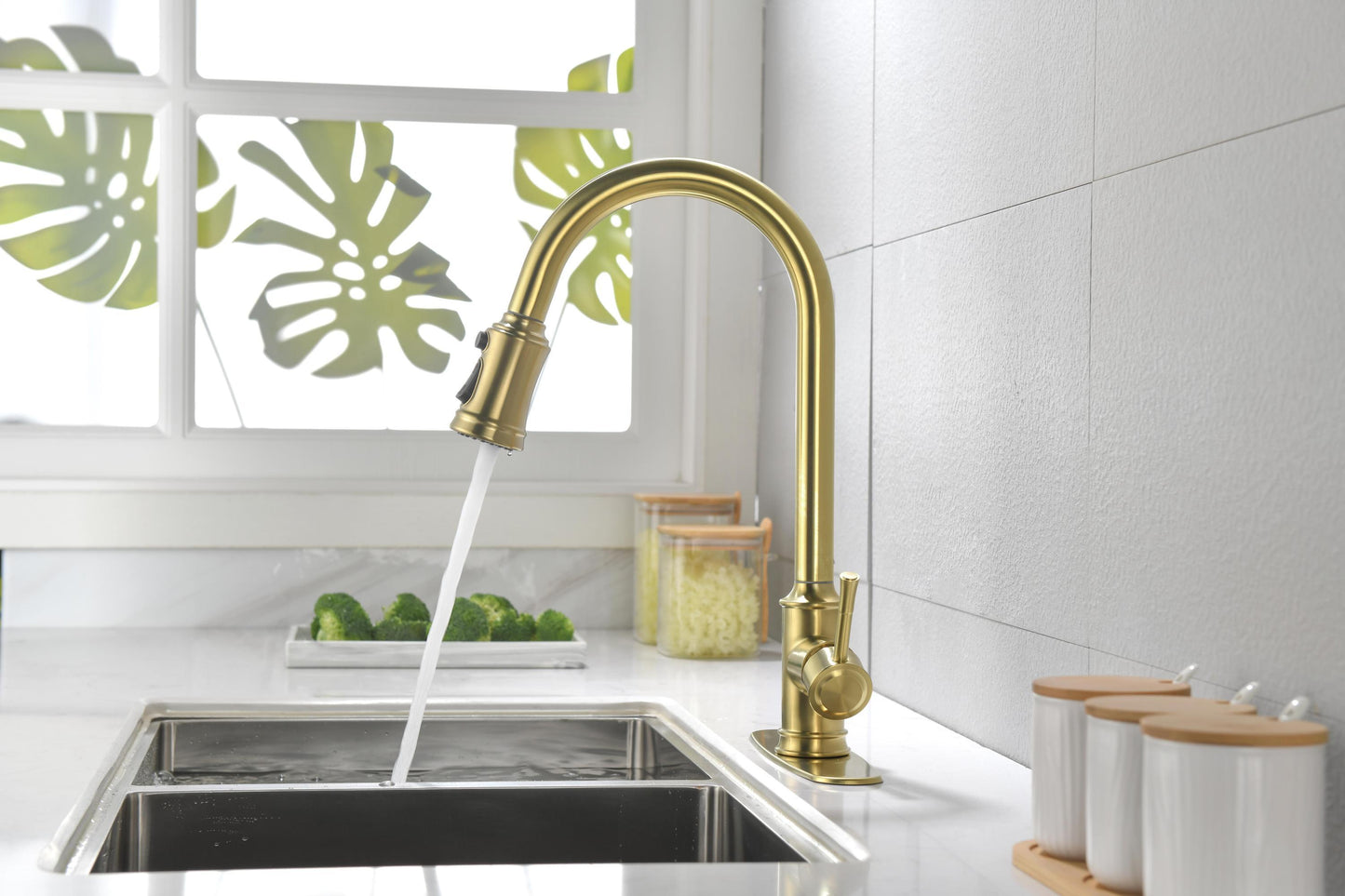 Single Handle High Arc Pull Out Kitchen Faucet,Single Level Stainless Steel Kitchen Sink Faucets with Pull Down Sprayer