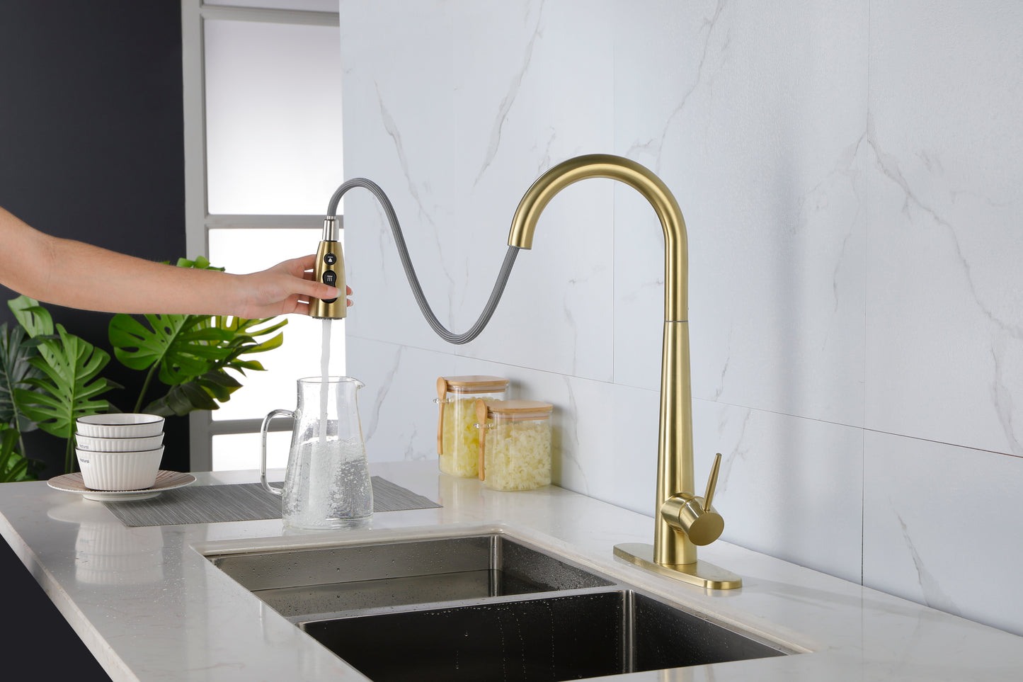 Gold Kitchen Faucets with Pull Down Sprayer, Kitchen Sink Faucet with Pull Out Sprayer, Fingerprint Resistant, Single Hole Deck Mount, Single Handle Copper Kitchen Faucet,