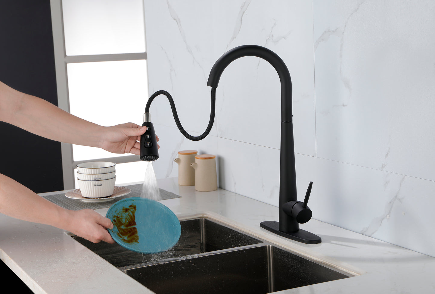 Black Kitchen Faucets with Pull Down Sprayer, Kitchen Sink Faucet with Pull Out Sprayer, Fingerprint Resistant, Single Hole Deck Mount, Single Handle Copper Kitchen Faucet, Matte Black