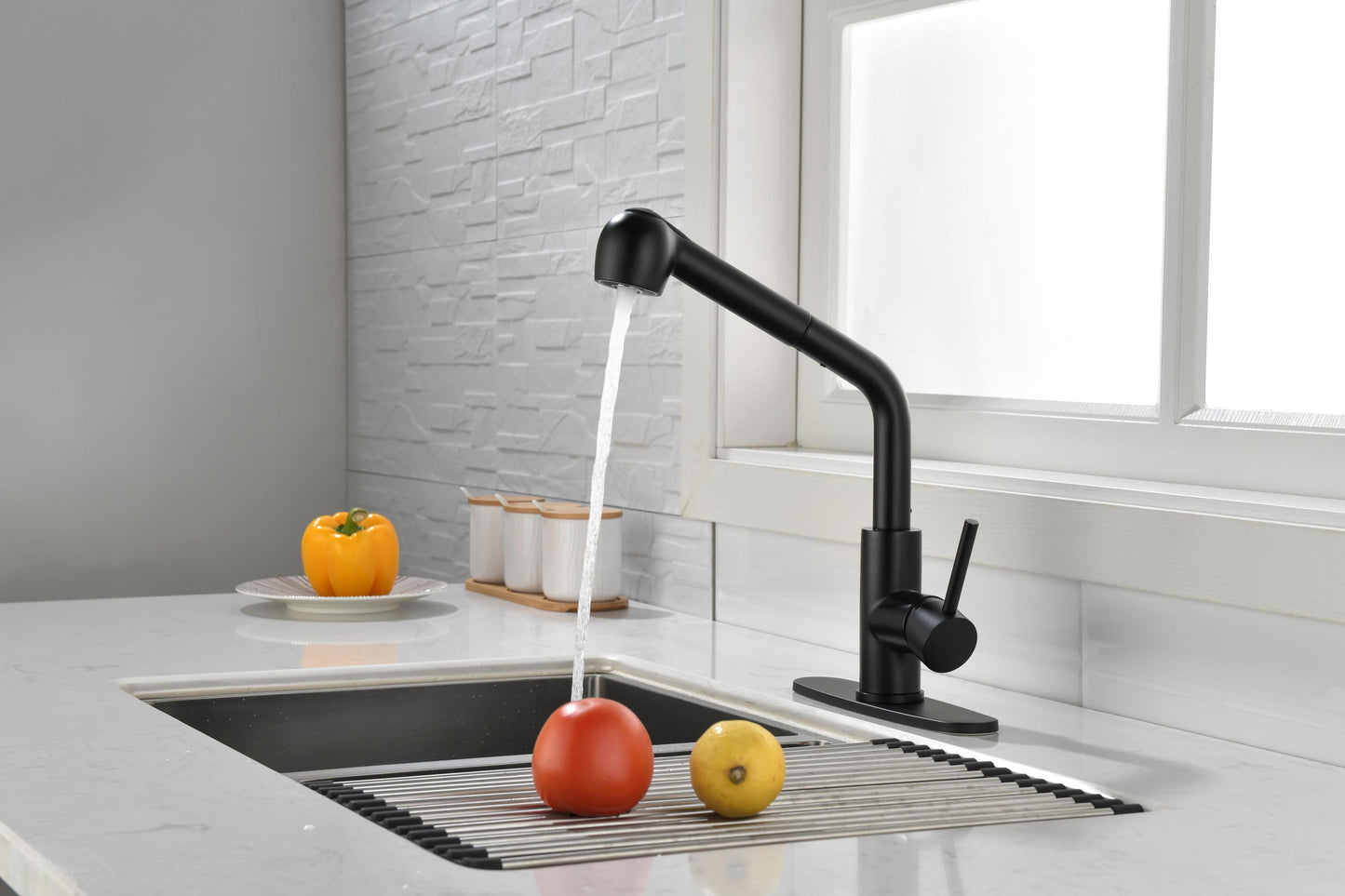 Matte Black Kitchen Faucets with Pull Down Sprayer, Single Handle Kitchen Sink Faucet with Pull Out Sprayer