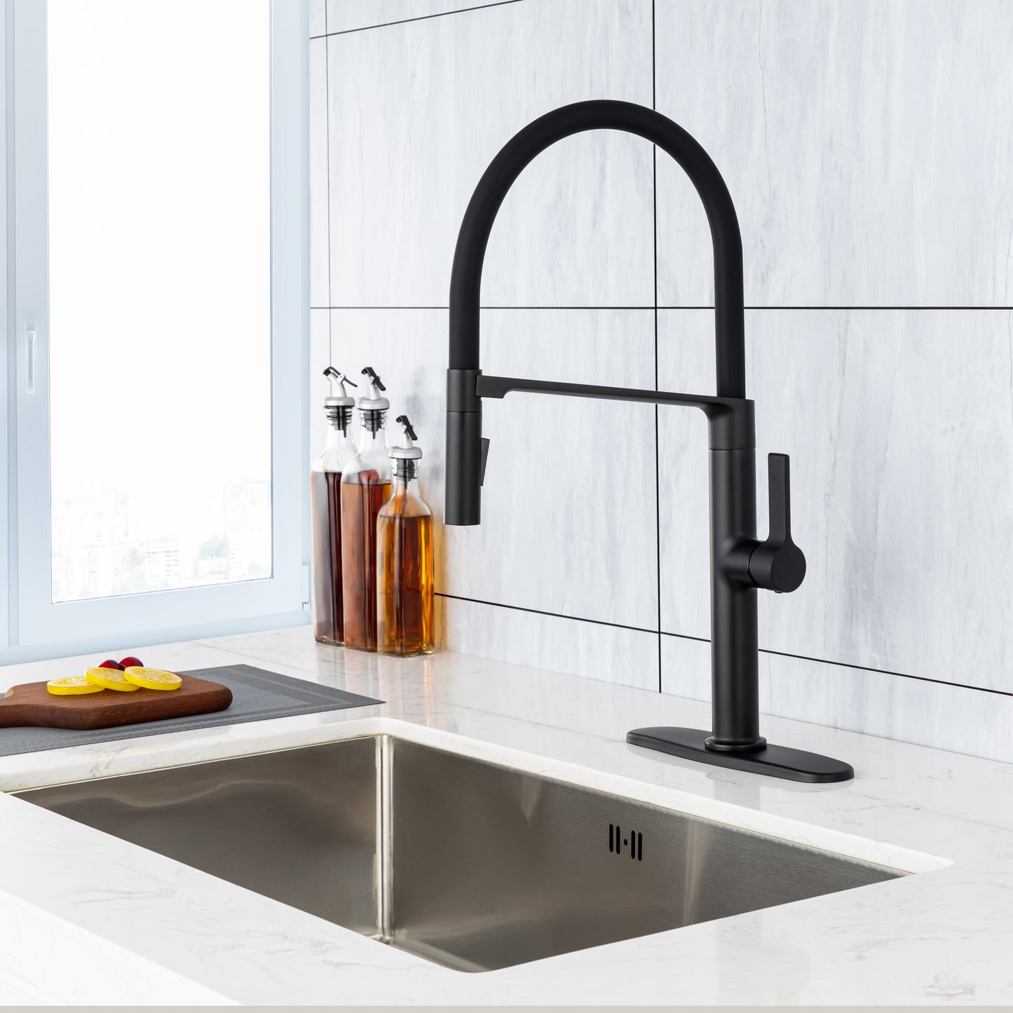 Pull-Down Kitchen Faucet with Two Functional Sprayer, Commercial Single Handle Single Lever Kitchen Sink Faucet with Magnetic Docking Spray Head, Quick Easy Installed Water Faucet