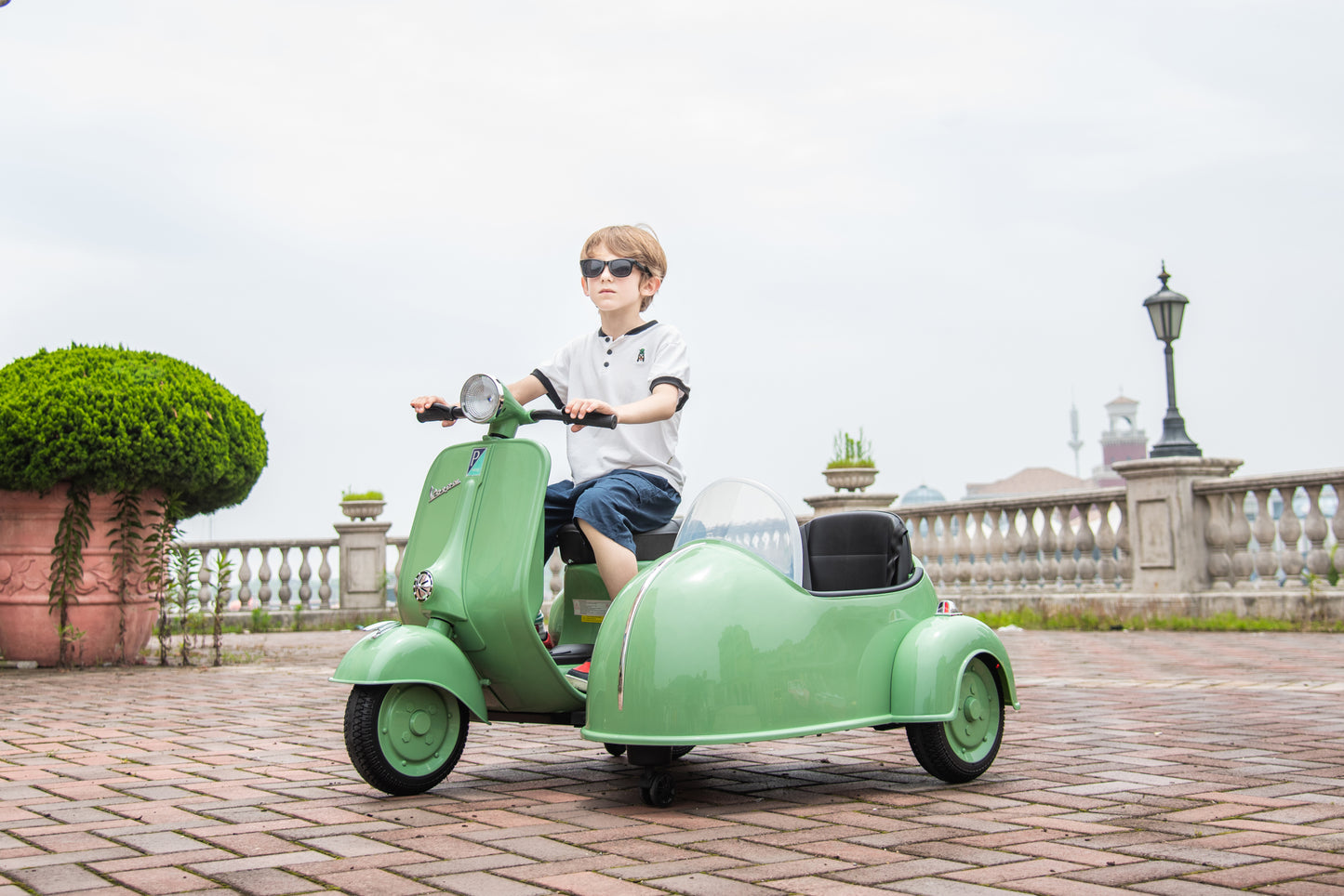 12V LICENSED Vespa Scooter Motorcycle with Side Car for kids, Green