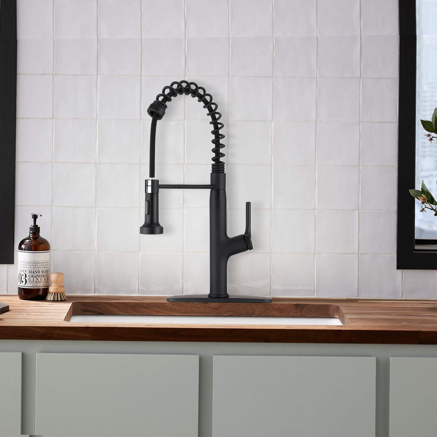 Kitchen Faucet Sink Faucet with Pull Out Sprayer, Single Hole and 3 Hole Deck Mount Matte Black