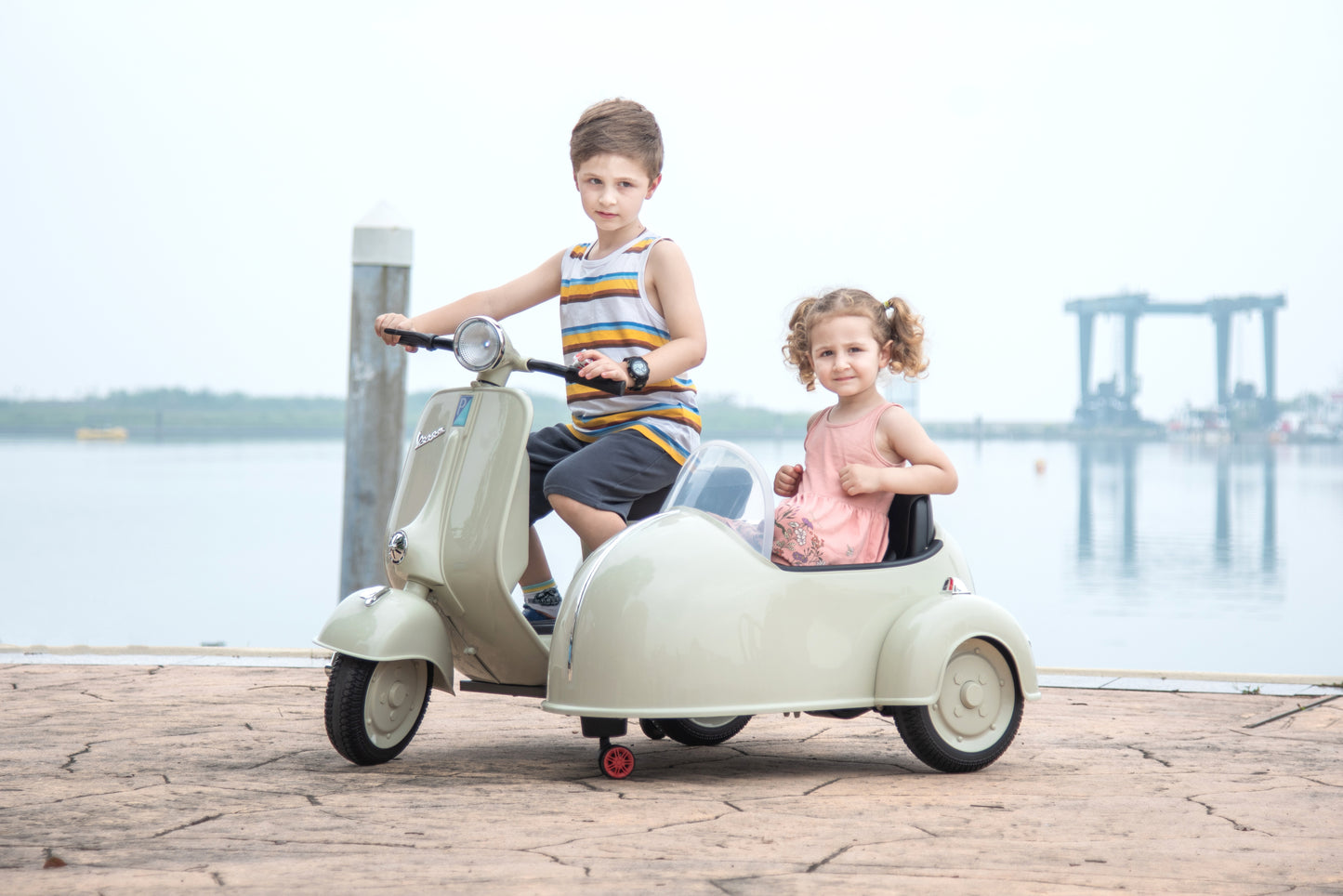 12V LICENSED Vespa Scooter Motorcycle with Side Car for kids, Gray