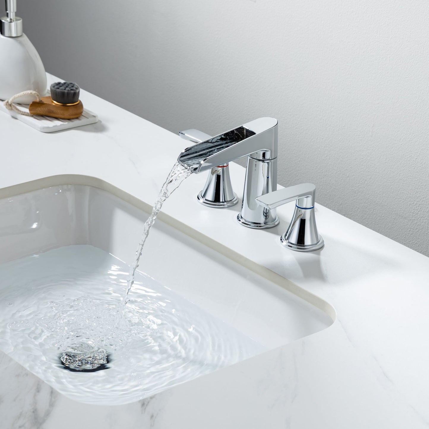 Elegant 2-Handle Widespread Bathroom Faucet with Drain Assembly