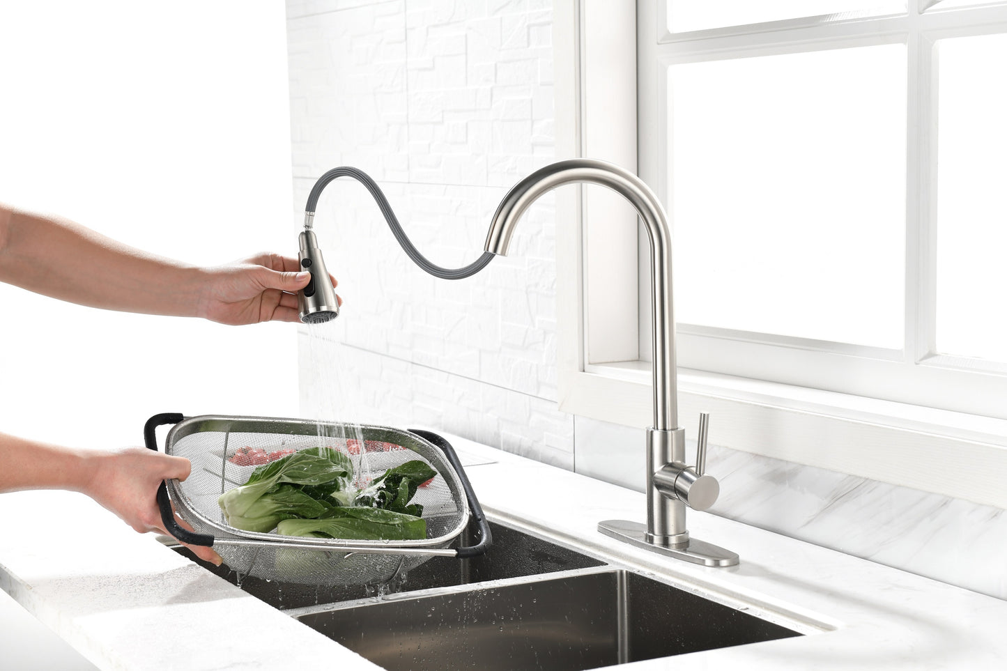 Single Handle High Arc Brushed Nickel Pull Out Kitchen Faucet,Single Level Stainless Steel Kitchen Sink Faucets with Pull Down Sprayer