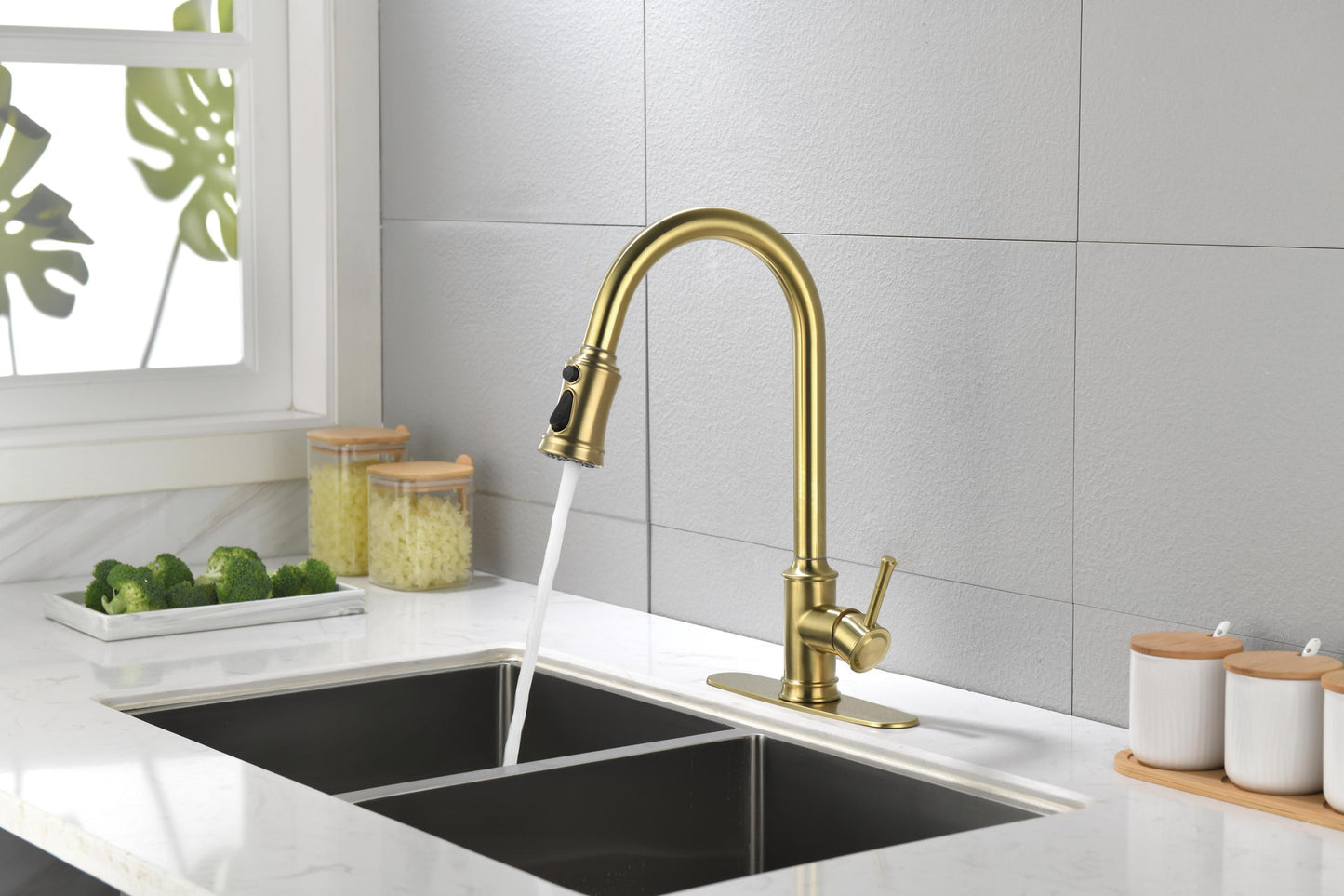 Single Handle High Arc Pull Out Kitchen Faucet,Single Level Stainless Steel Kitchen Sink Faucets with Pull Down Sprayer