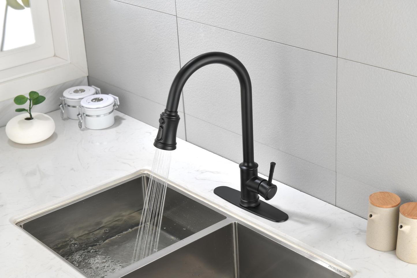 Single Handle High Arc Pull Out Kitchen Faucet,Single Level Stainless Steel Kitchen Sink Faucets with Pull Down Sprayer