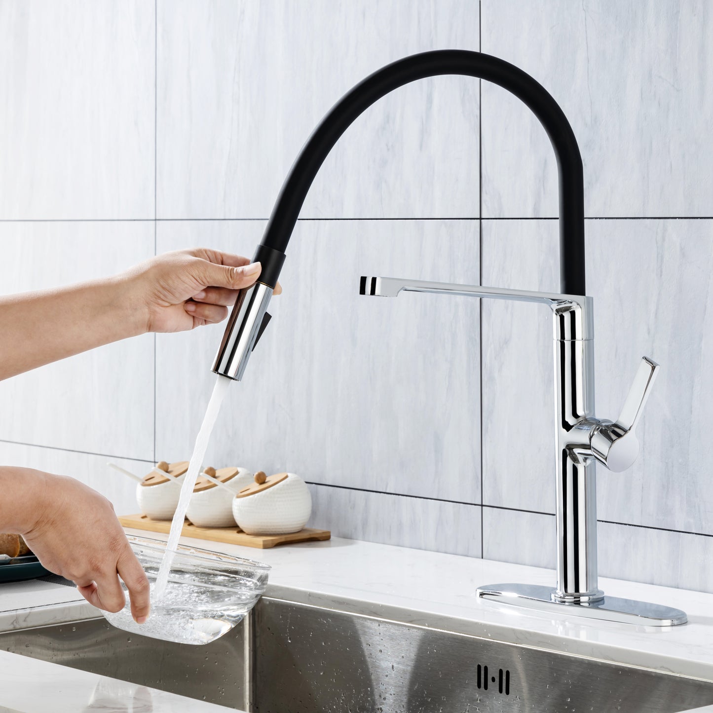 Pull-Down Kitchen Faucet with Two Functional Sprayer, Commercial Single Handle Single Lever Kitchen Sink Faucet with Magnetic Docking Spray Head, Quick Easy Installed Water Faucet