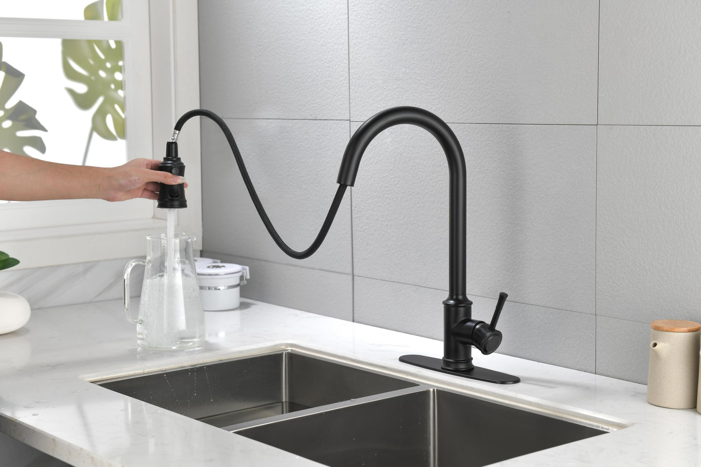 Single Handle High Arc Pull Out Kitchen Faucet,Single Level Stainless Steel Kitchen Sink Faucets with Pull Down Sprayer