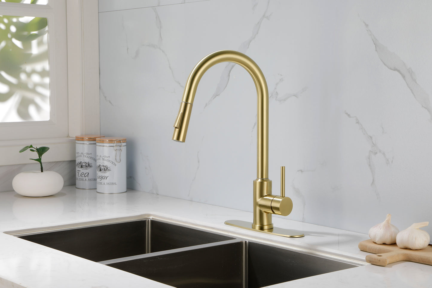 Kitchen Faucet with Pull Down Sprayer