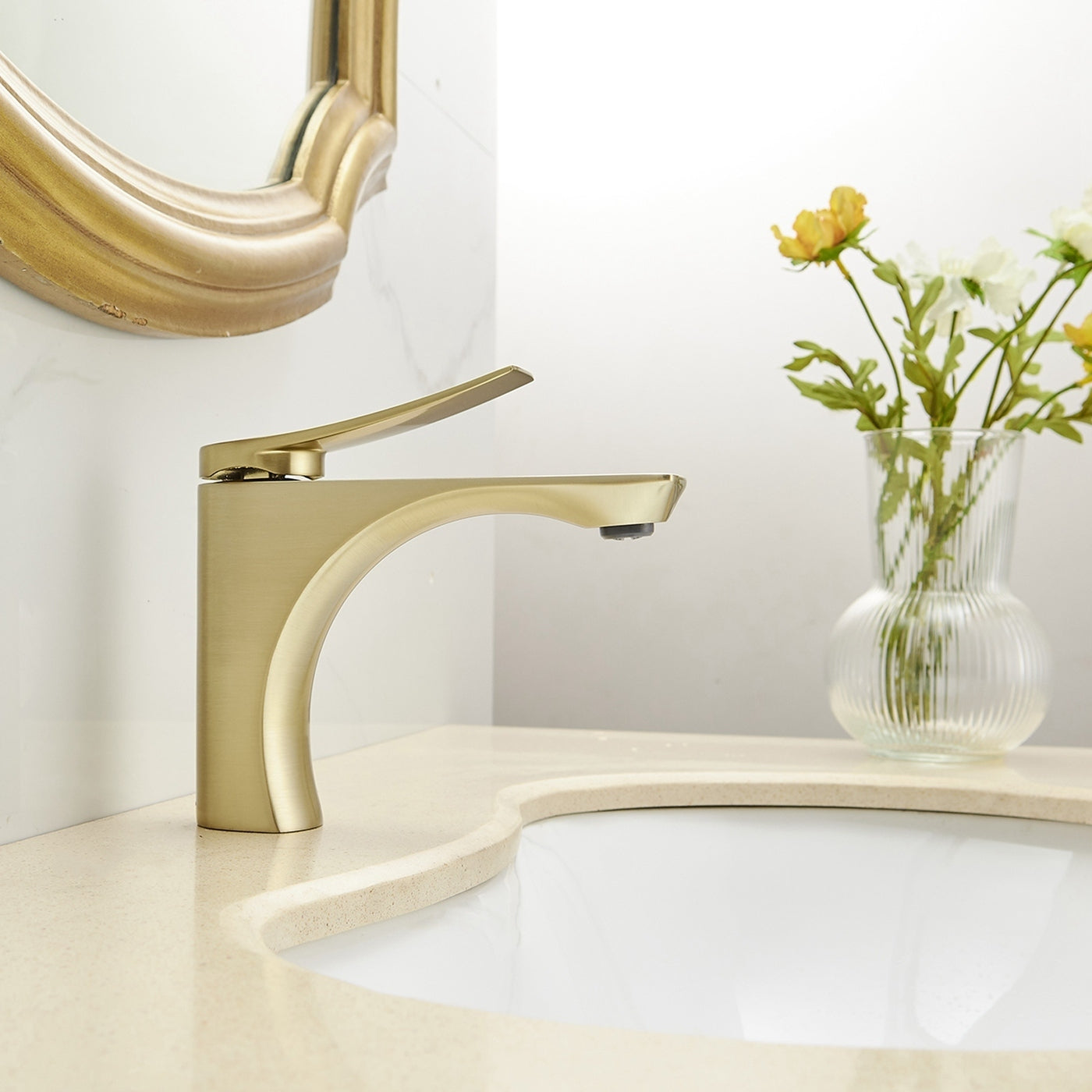 Luxurious Brushed Gold Bathroom Faucet with Single Handle