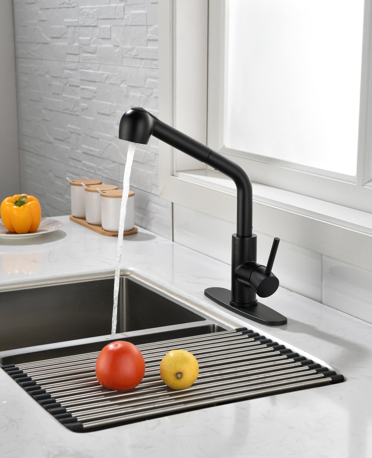 Matte Black Kitchen Faucets with Pull Down Sprayer, Single Handle Kitchen Sink Faucet with Pull Out Sprayer