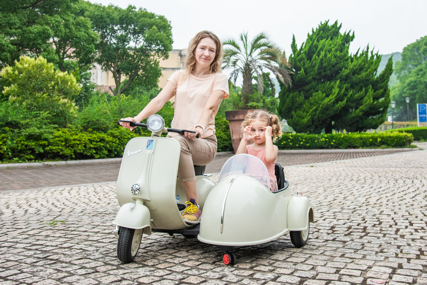 12V LICENSED Vespa Scooter Motorcycle with Side Car for kids, Gray