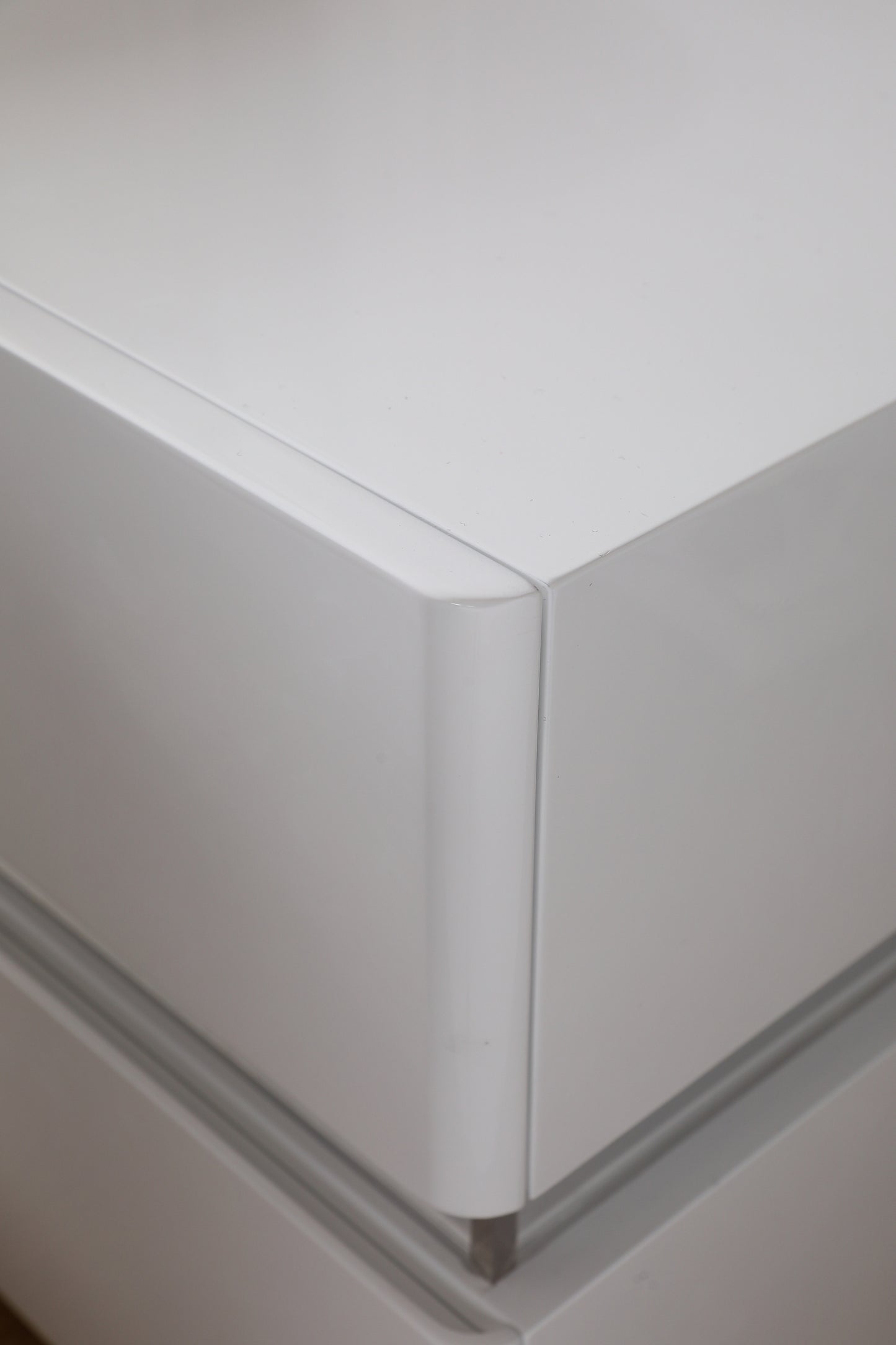 21.65'' Gloss White Wood Nightstand with 2 Storage