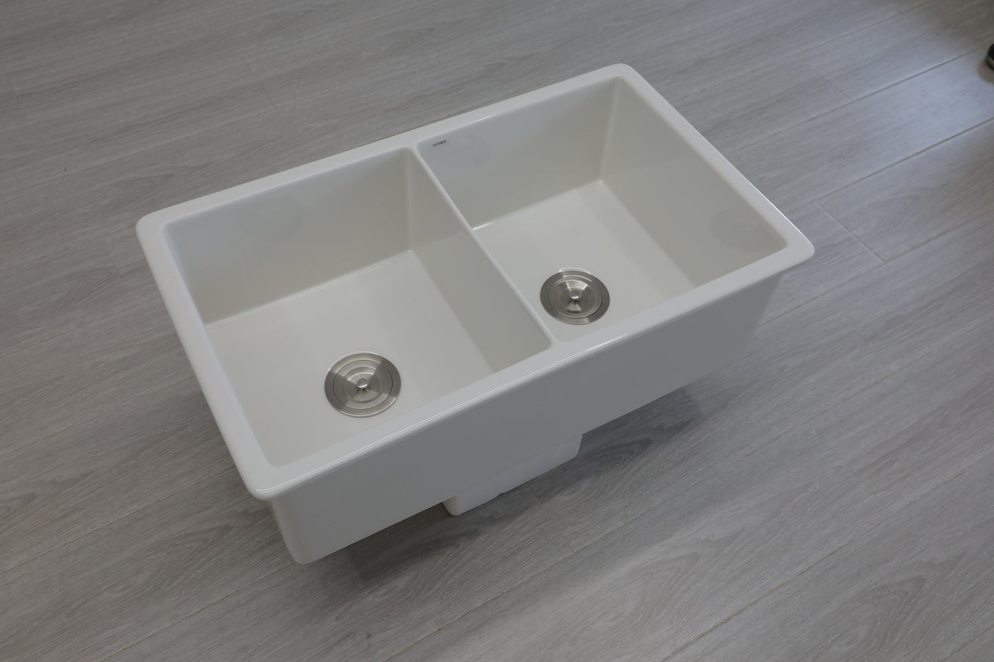 Versatile 32-Inch White Ceramic Double Bowl Kitchen Sink