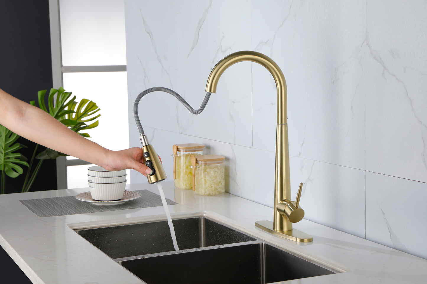 Gold Kitchen Faucets with Pull Down Sprayer, Kitchen Sink Faucet with Pull Out Sprayer, Fingerprint Resistant, Single Hole Deck Mount, Single Handle Copper Kitchen Faucet,