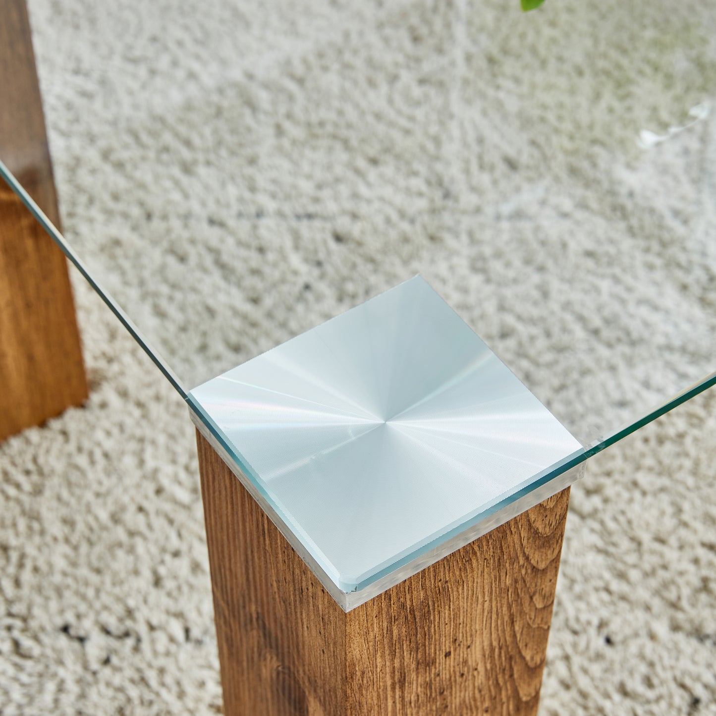 Elegant Glass Coffee Table with Durable MDF Legs - Stylish Combination of Sophistication and Strength