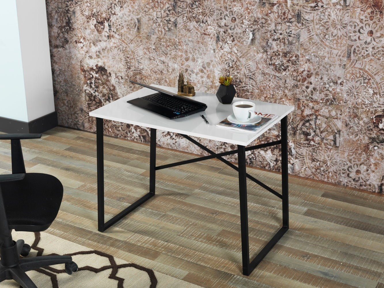 Stylish Black and White Writing Desk for Teen Bedroom