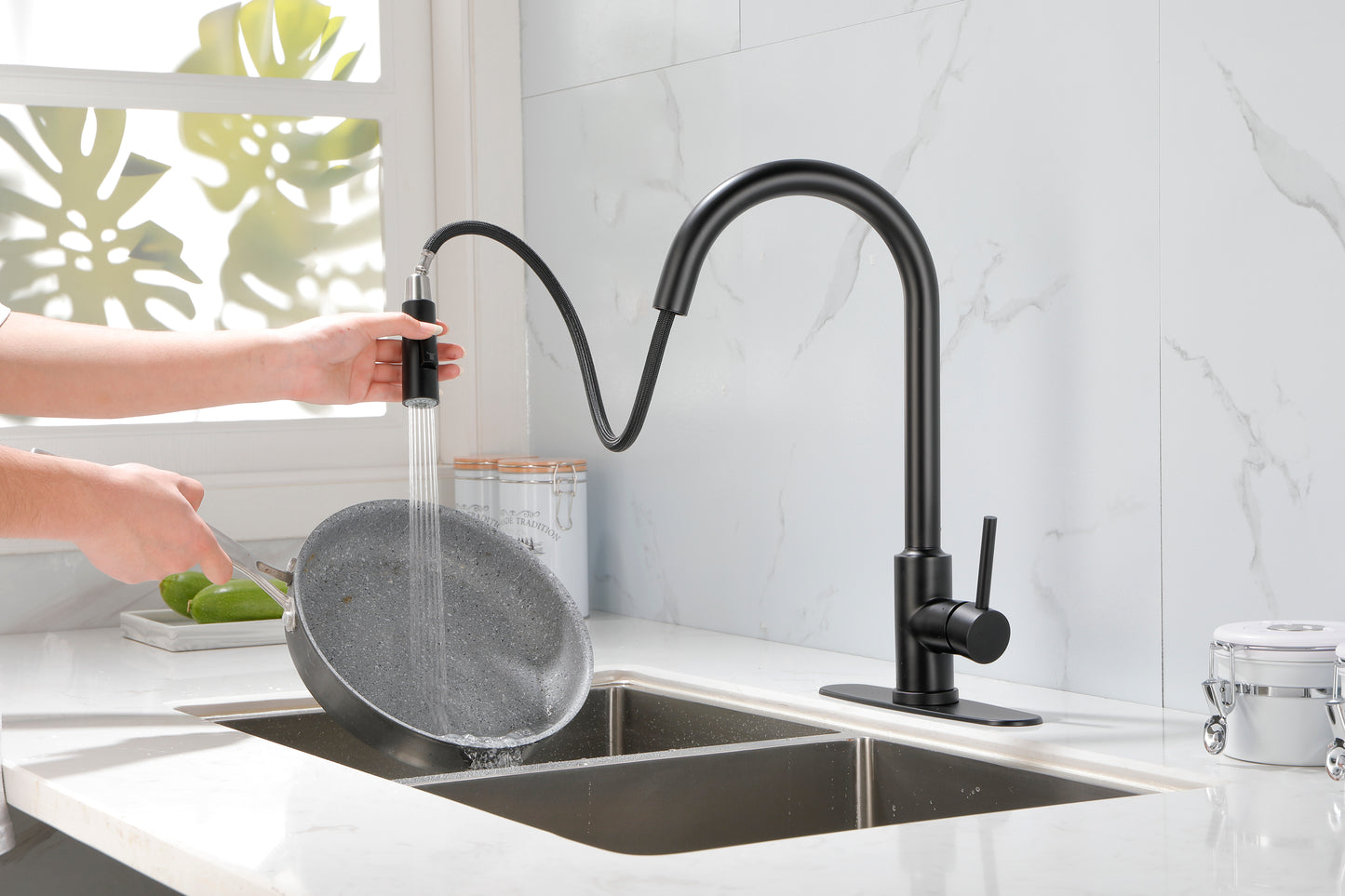 Kitchen Faucet with Pull Down Sprayer