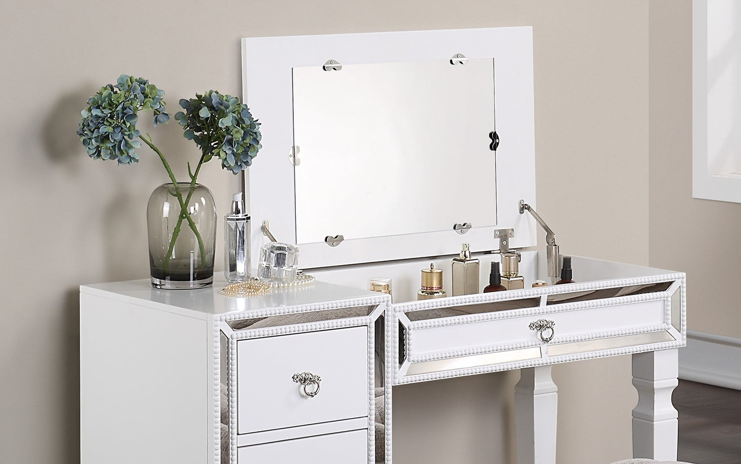 Traditional Formal White Color Vanity Set w Stool Storage Drawers 1pc Bedroom Furniture Set Tufted Seat Stool