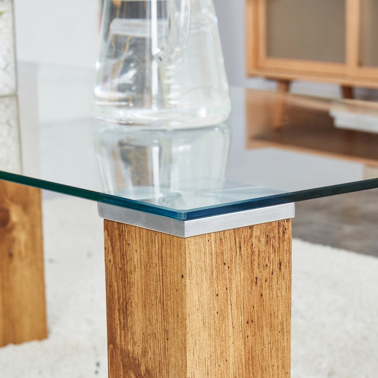 Elegant Glass Coffee Table with Durable MDF Legs - Stylish Combination of Sophistication and Strength