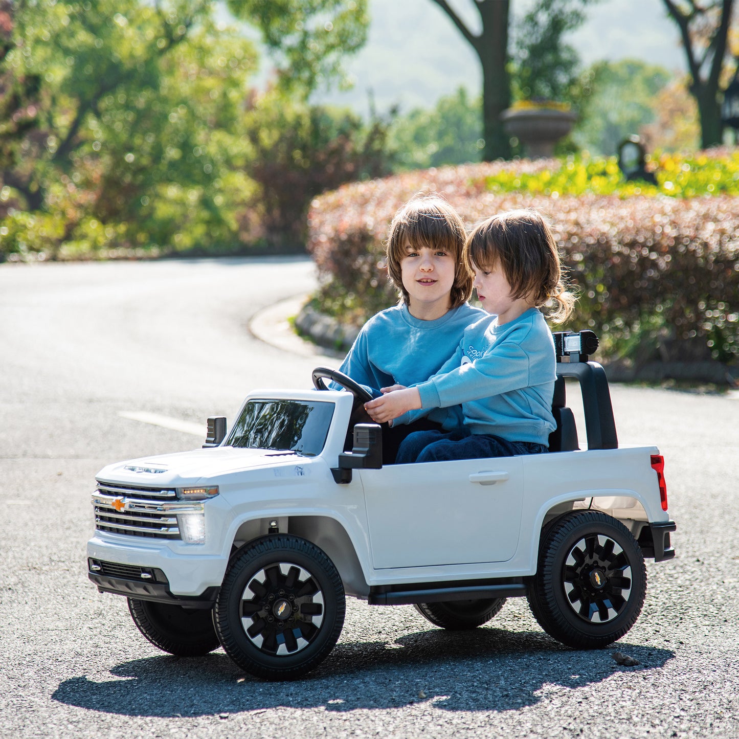 White, 24V 2 Seater Ride On Truck Car, Licensed Chevrolet Silverado HD Electric Car for Kids, 4WDmotors, with2.4G Remote Control, Metal Suspension, Soft Start, FM/Bluetooth/Music, LED Light,Toys Gifts