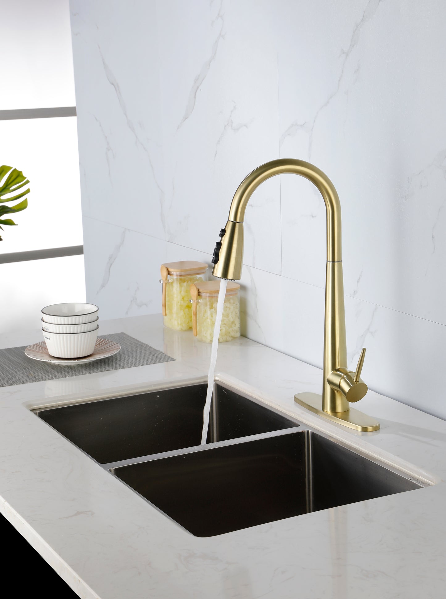 Gold Kitchen Faucets with Pull Down Sprayer, Kitchen Sink Faucet with Pull Out Sprayer, Fingerprint Resistant, Single Hole Deck Mount, Single Handle Copper Kitchen Faucet,