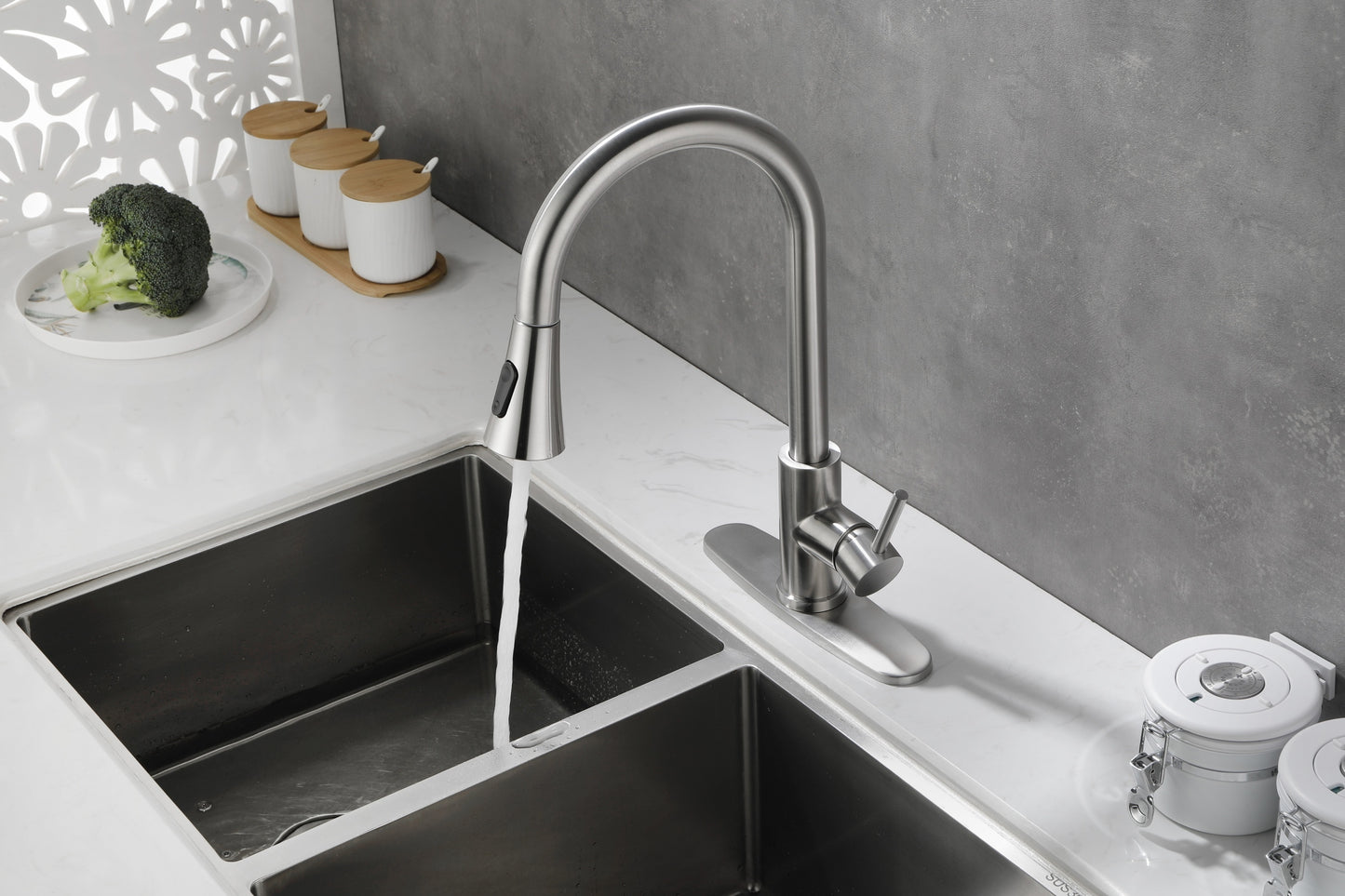 Kitchen Faucet with Pull Out Spraye