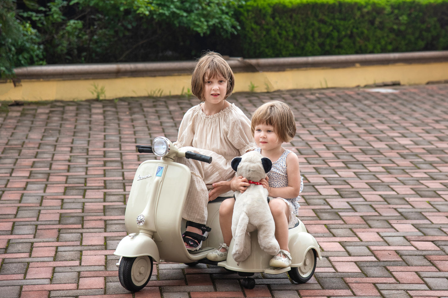 6V LICENSED Vespa Scooter Motorcycle with Side Car for kids, Gray