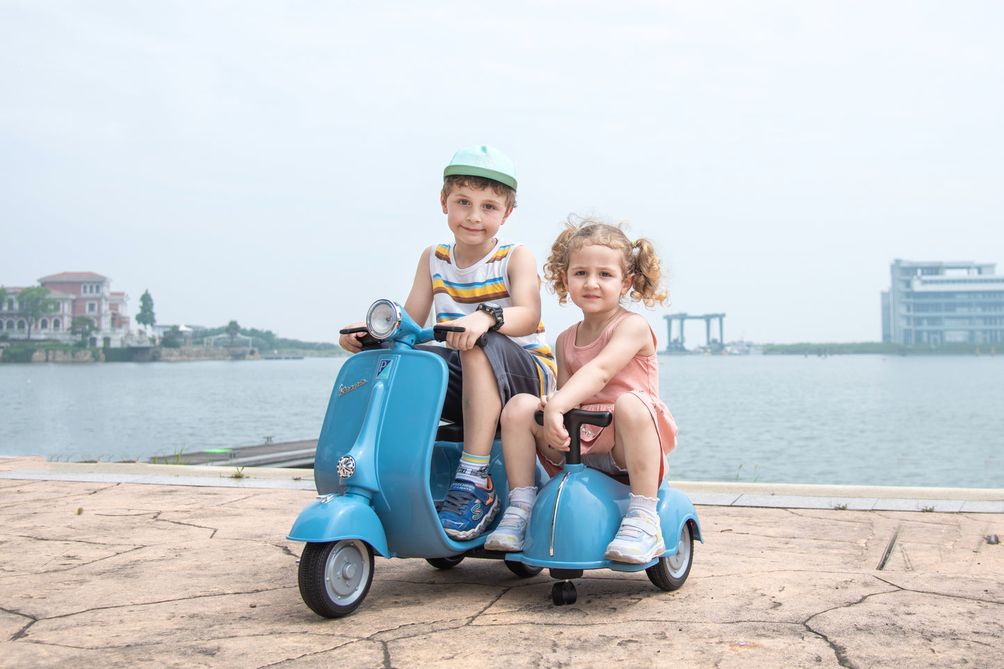 6V LICENSED Vespa Scooter Motorcycle with Side Car for kids, Blue