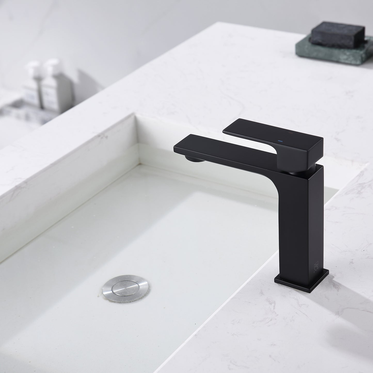 Elegant Matte Black Bathroom Faucet with Single Handle and Pop-Up Drain