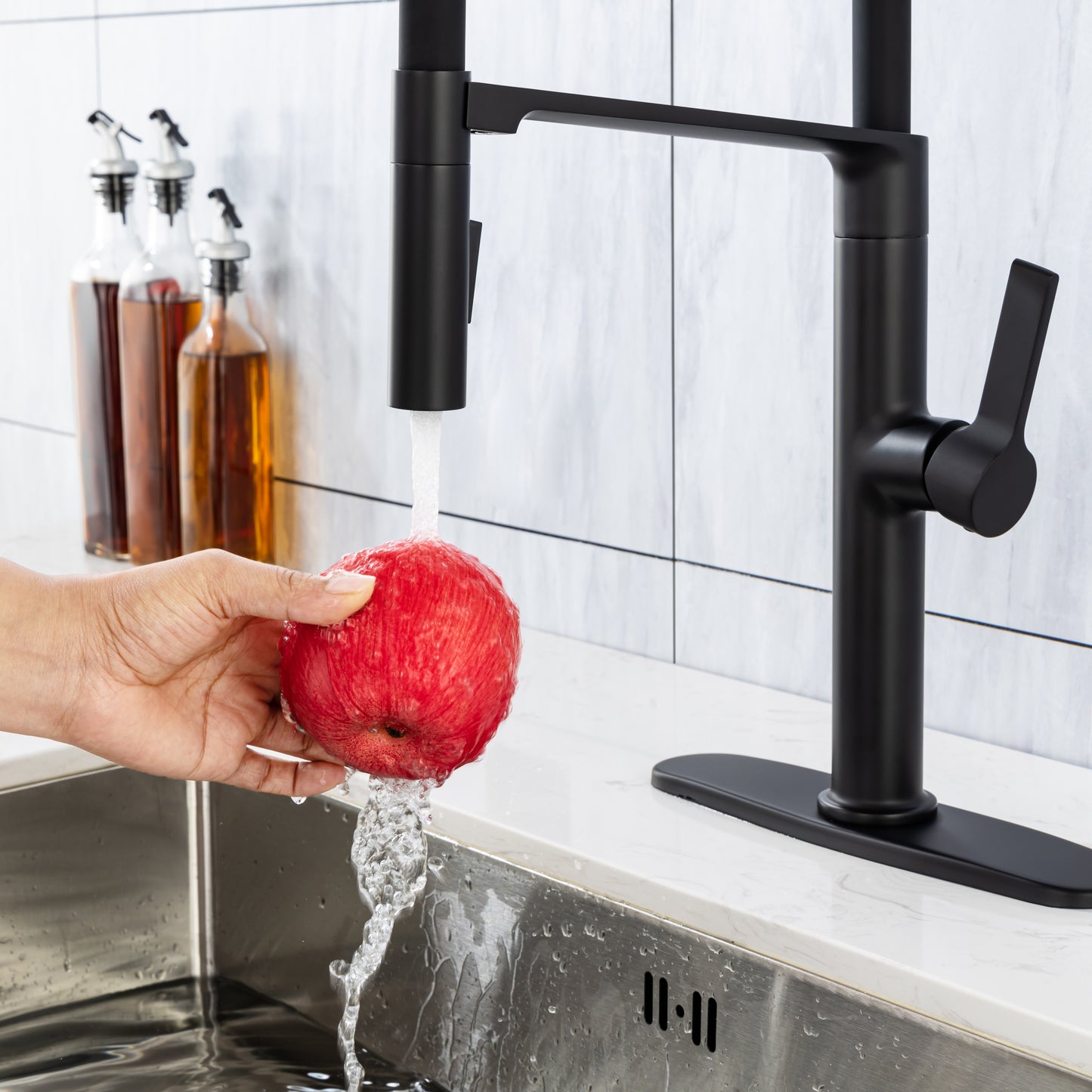 Pull-Down Kitchen Faucet with Two Functional Sprayer, Commercial Single Handle Single Lever Kitchen Sink Faucet with Magnetic Docking Spray Head, Quick Easy Installed Water Faucet