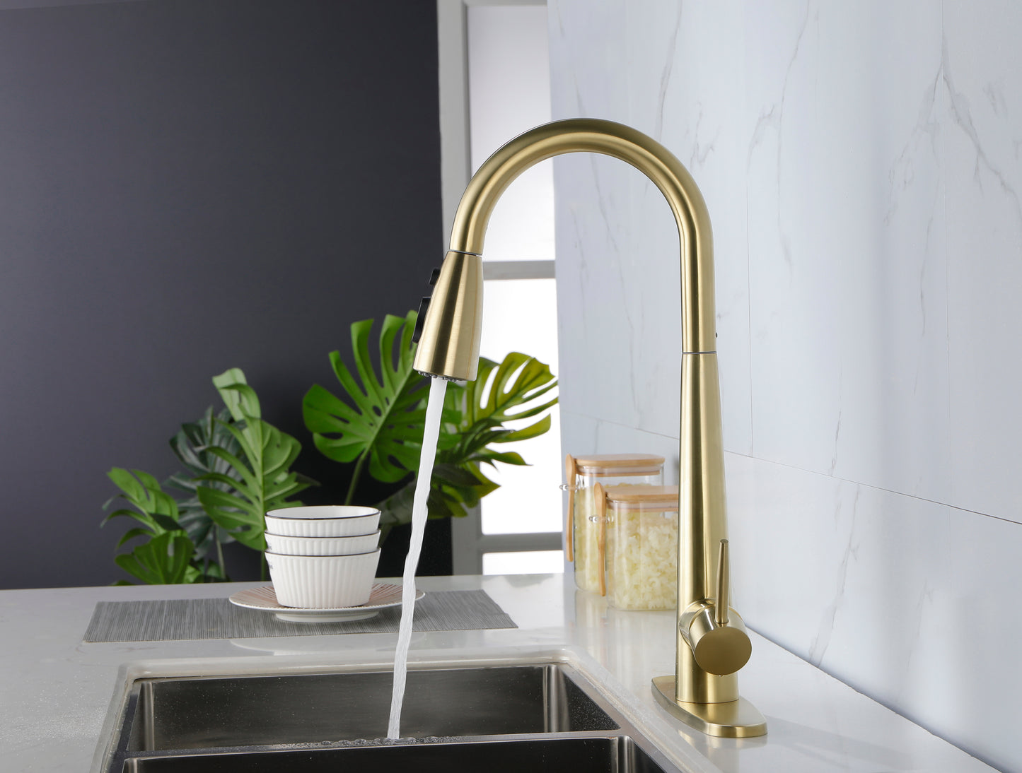 Gold Kitchen Faucets with Pull Down Sprayer, Kitchen Sink Faucet with Pull Out Sprayer, Fingerprint Resistant, Single Hole Deck Mount, Single Handle Copper Kitchen Faucet,