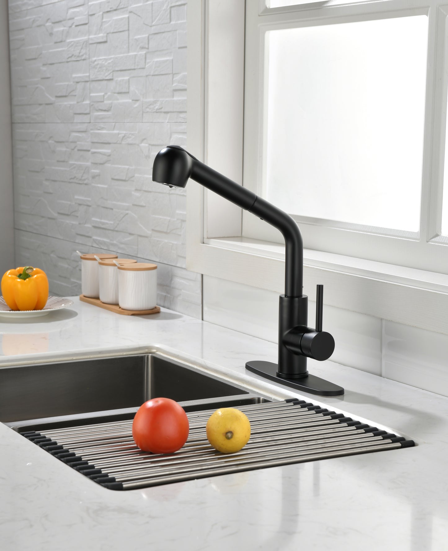 Matte Black Kitchen Faucets with Pull Down Sprayer, Single Handle Kitchen Sink Faucet with Pull Out Sprayer